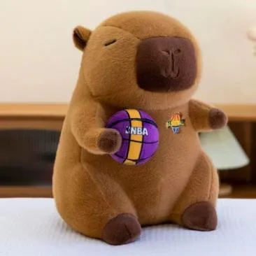 Capivara com bola de futebol, roxo · Pelúcia · 30 cm