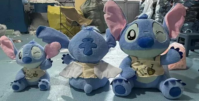 [ZZH] Stitch com asas · Capa de pelúcia com zíper · 35 cm